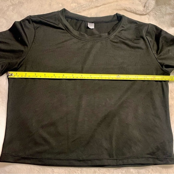 NEW Crop Top Large Black Short-Sleeved Lightweight Crewneck Stretch NWOT - Picture 10 of 12